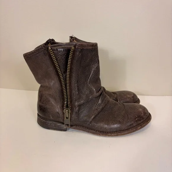 John Fluevog Brown Leather Ankle Boots with Zipper Expand Sides 8 - Picture 4 of 10